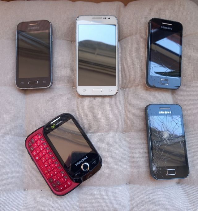 5 Móviles Samsung (Negro, Rojo, Blanco)