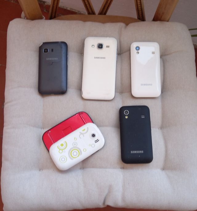 5 Móviles Samsung (Negro, Rojo, Blanco)