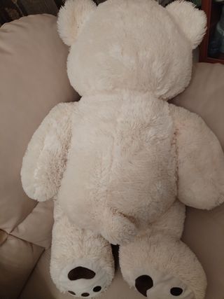 Orsacchiotto bianco con fiocco rosso