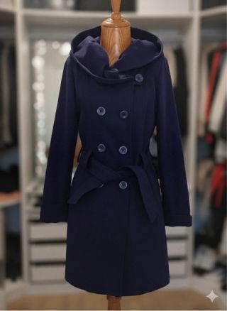 Abrigo de paño azul con capucha