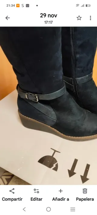 Botas altas azul marino. cómodas