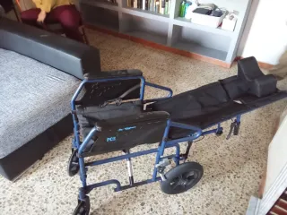 Sedia a rotelle adattabile quasi nuova