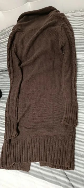 Chaqueta de punto marrón con toggles