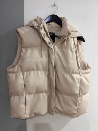 Chaleco efecto piel beige