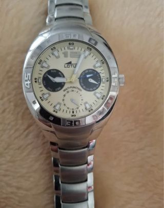 Reloj Lotus Multifunción Beige y Plateado