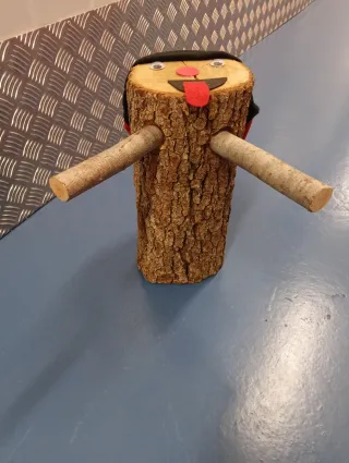 Caga Tió de madera con gorro