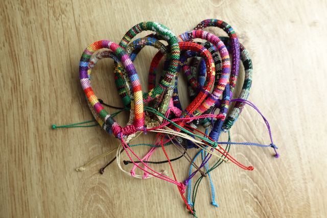 Lote de 36 pulseiras trançadas estilo surf boêmias novas