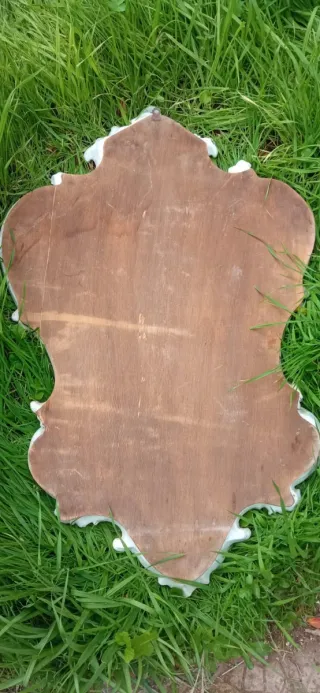 Specchio con cornice floreale in ceramica