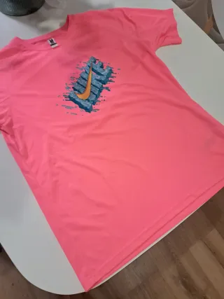 Camiseta técnica Nike rosa