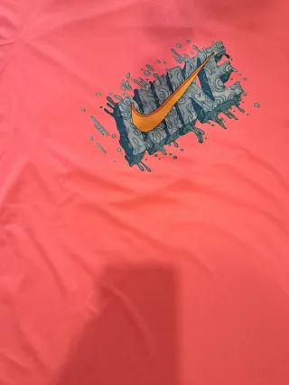 Camiseta técnica Nike rosa
