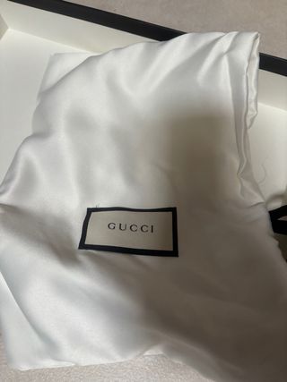 Zapatillas Gucci Blancas y Doradas.