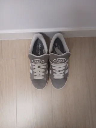 Adidas Campus Grises y Blancas