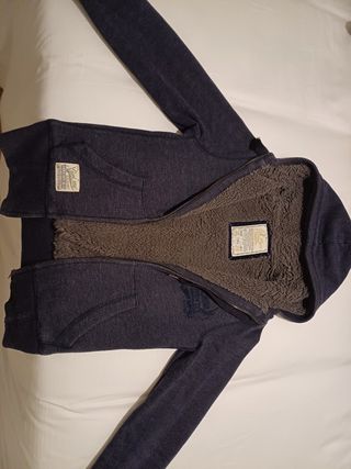 Chaqueta con forro polar azul y gris