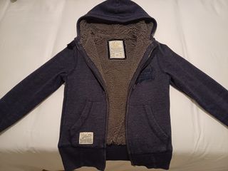 Chaqueta con forro polar azul y gris