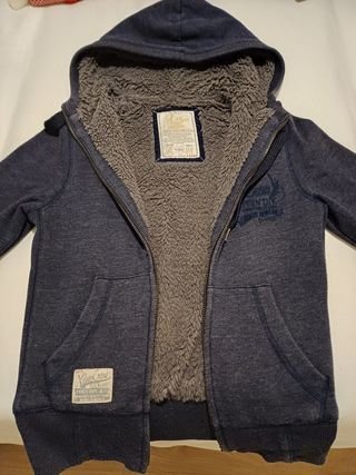 Chaqueta con forro polar azul y gris