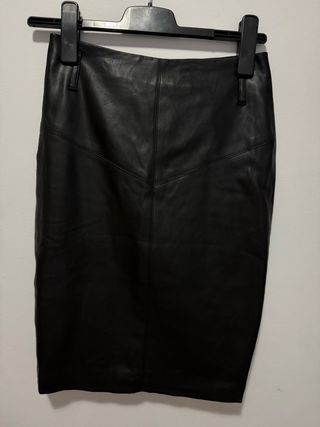 Falda polipiel negra