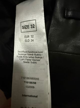 Falda polipiel negra