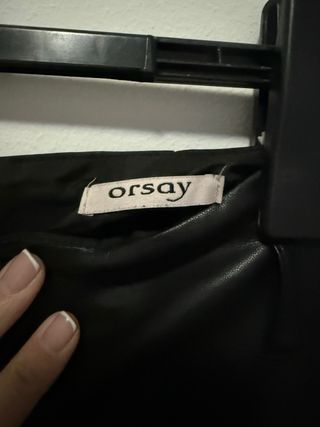 Falda polipiel negra