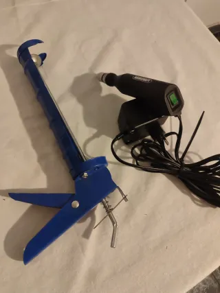 Mini taladro y pistola de silicona de regalo