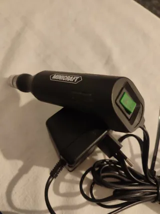 Mini taladro y pistola de silicona de regalo