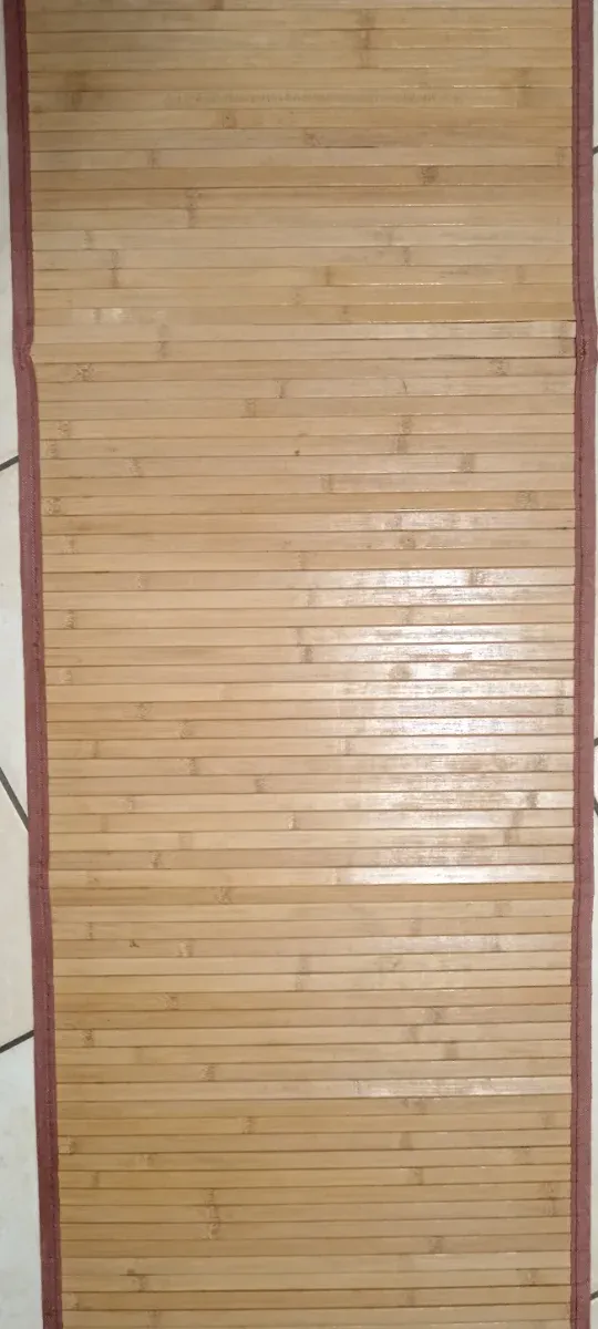 Tappeto in bambù con bordo rosso 280 cm x 50 cm