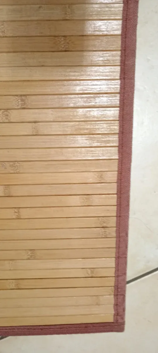 Tappeto in bambù con bordo rosso 280 cm x 50 cm