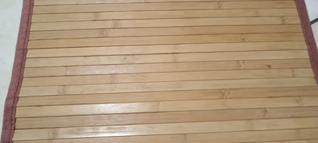 Tappeto in bambù con bordo rosso 280 cm x 50 cm