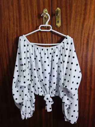 Blusa lunares blanca y negra