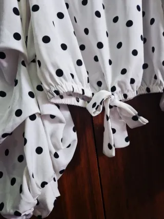 Blusa lunares blanca y negra