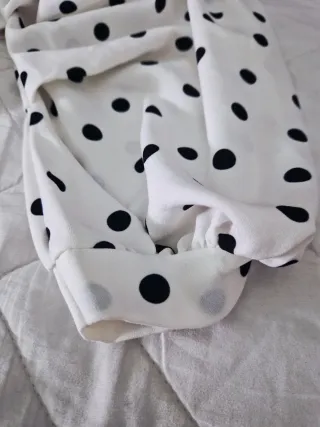 Blusa lunares blanca y negra