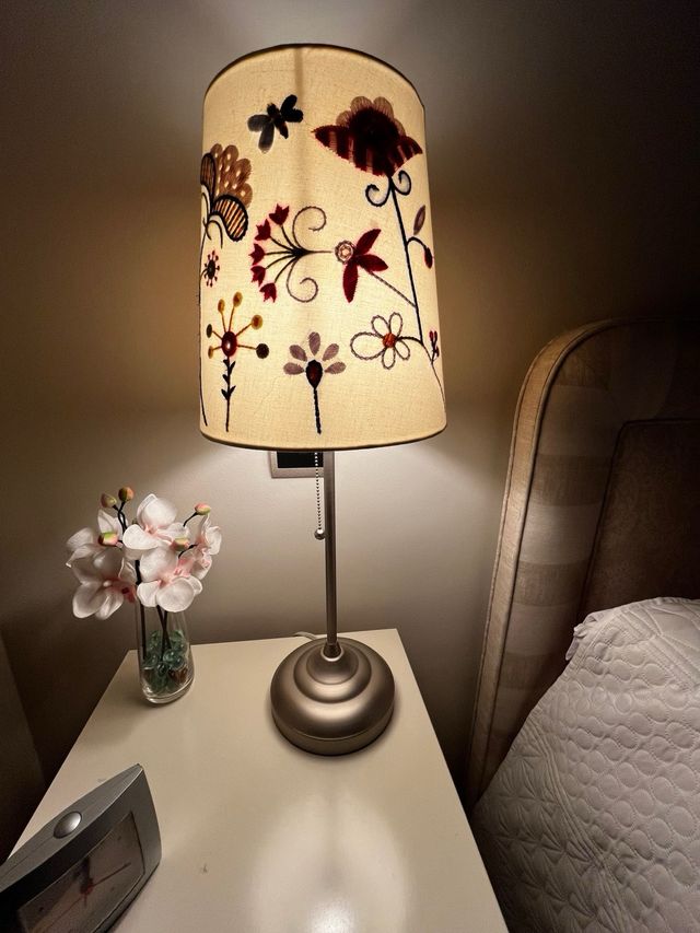 2 Lámparas Mesita noche + 2 Pantallas