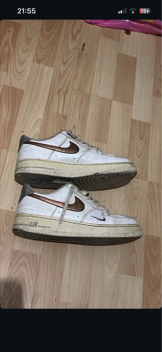Nike Air Force 1 Blancas y Doradas