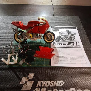 Kyosho Suzuki RGV-T 1992 Moto RC