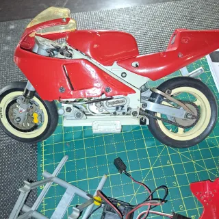 Kyosho Suzuki RGV-T 1992 Moto RC