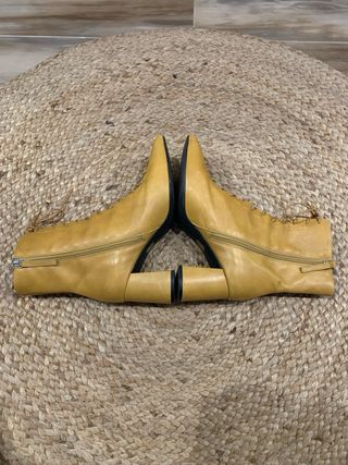 Botines de piel con cordones