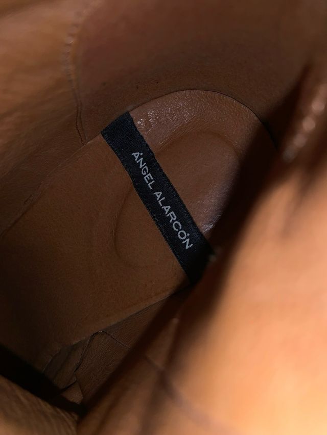 Botines de piel con cordones