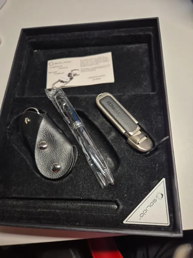 Set Penna USB e Portachiavi Pelle Solido