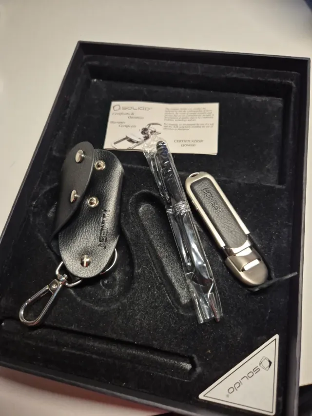 Set Penna USB e Portachiavi Pelle Solido