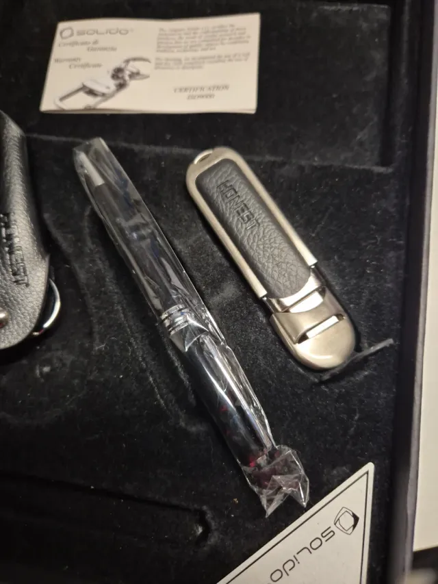 Set Penna USB e Portachiavi Pelle Solido