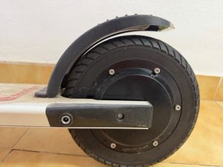 Patinete eléctrico blanco (sin cable)