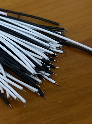 (39 PIEZAS) LED con positivo y negativo