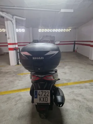 Moto Scooter Gris,Kinko gran dink 300 , año 2019