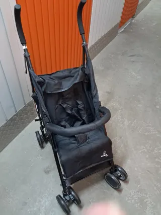 Carrito de bebé y funda rosa floral