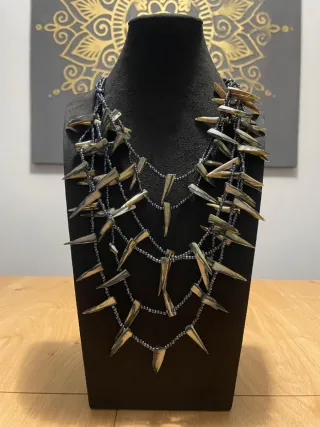 Collar multicapa con cuentas y colgantes, nácar