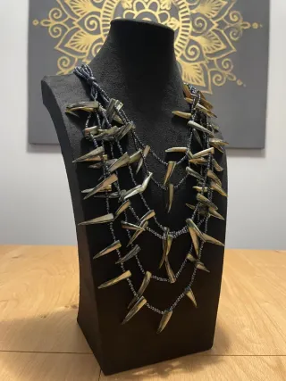 Collar multicapa con cuentas y colgantes, nácar