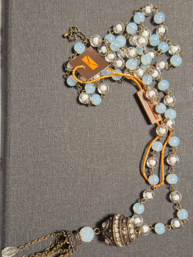Collana perline azzurre e trasparenti