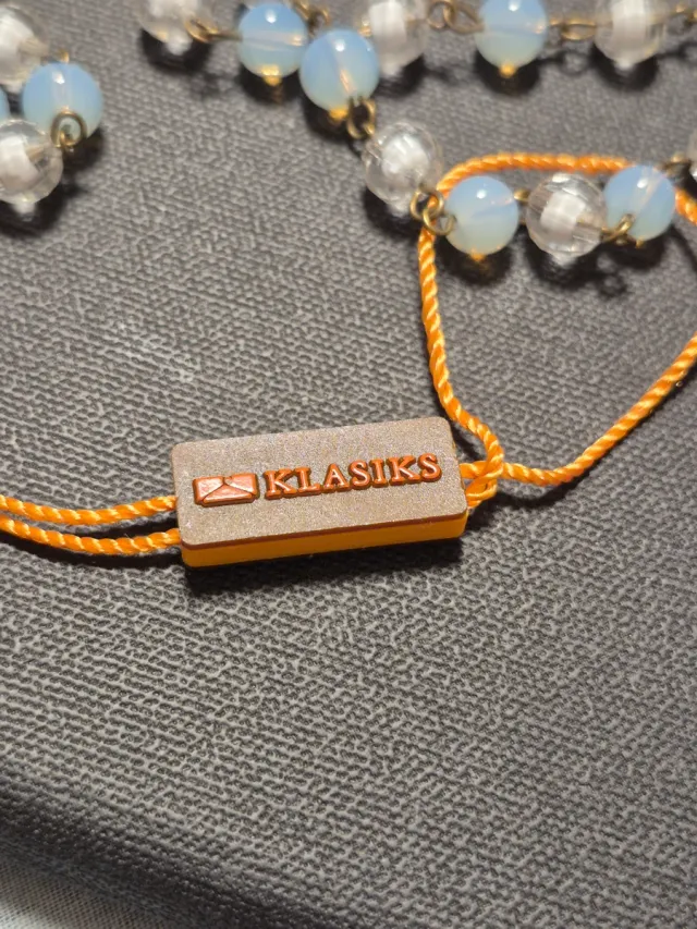 Collana perline azzurre e trasparenti