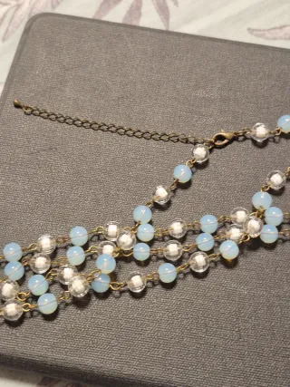 Collana perline azzurre e trasparenti