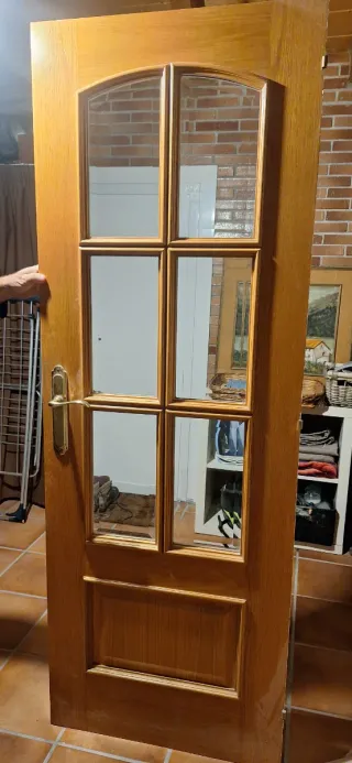 Puerta madera y cristal pintada