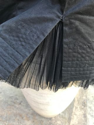 Falda negra con detalle de tul